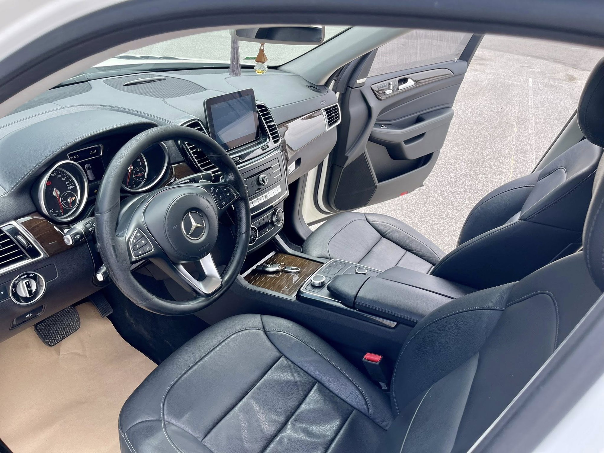 Có 1,5 tỷ, thay vì Everest có thể mua Mercedes-Benz GLS 350d: Được xe Đức sang chảnh nhưng đổi lại đã hết 'nguyên tem' tới 8 năm- Ảnh 5.