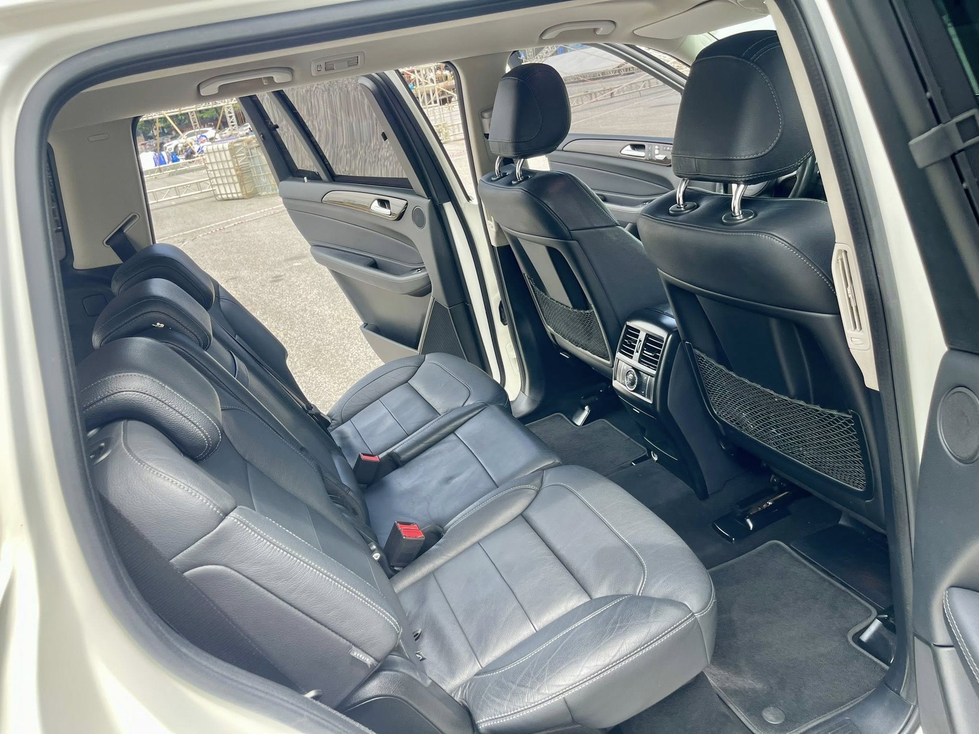 Có 1,5 tỷ, thay vì Everest có thể mua Mercedes-Benz GLS 350d: Được xe Đức sang chảnh nhưng đổi lại đã hết 'nguyên tem' tới 8 năm- Ảnh 7.