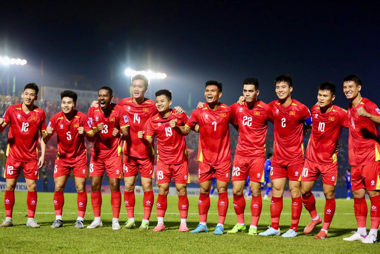 Bảng xếp hạng FIFA tháng 10: Đội tuyển Việt Nam tăng 3 bậc- Ảnh 1.