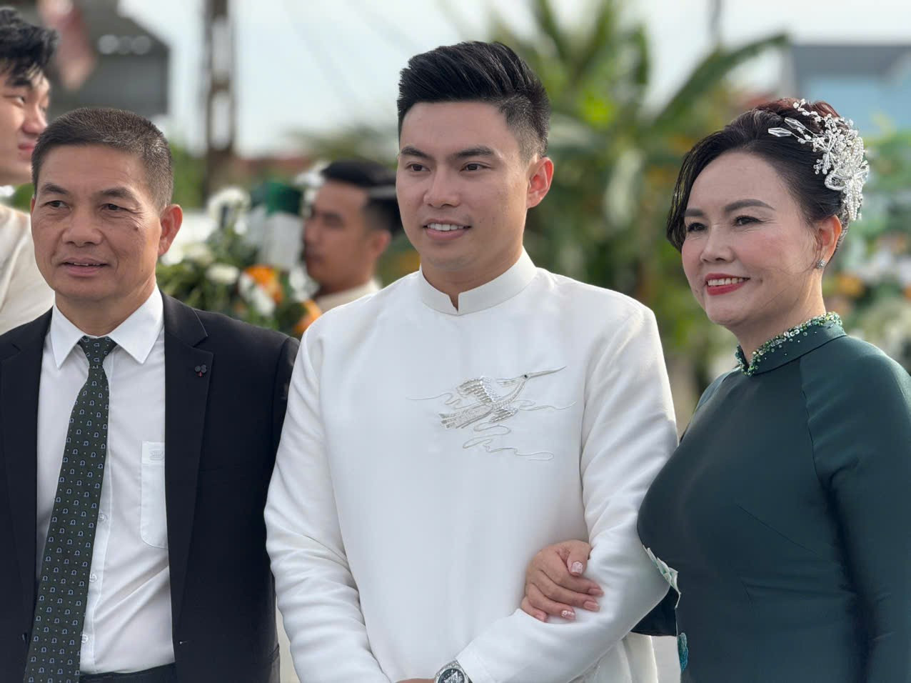Hoa hậu Đỗ Hà khóc nức nở khi nghe bố chồng chủ tịch nói điều này trong đám cưới- Ảnh 11.