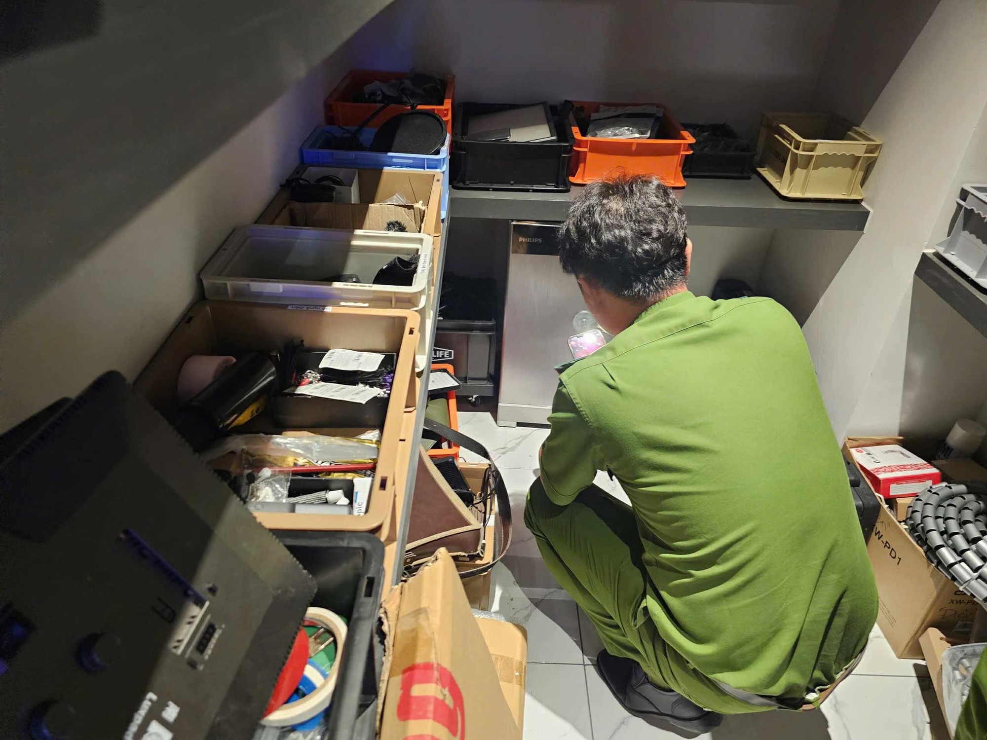 Lương Bằng Quang liên tục bấm sai mật khẩu khiến két sắt chứa 80 sổ đỏ bị khoá hoàn toàn- Ảnh 2.