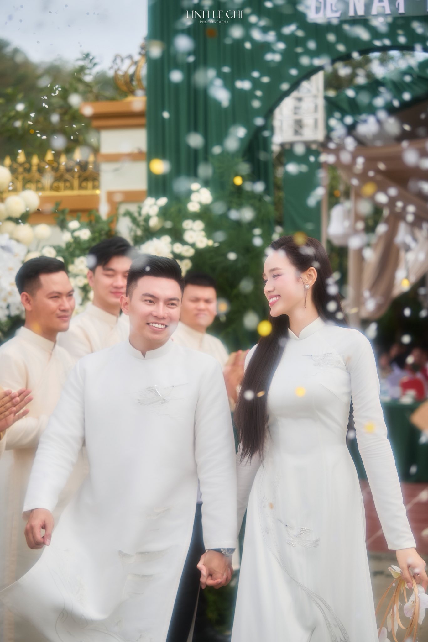 Hoa hậu Đỗ Hà ứng xử cỡ này, Tập đoàn Sơn Hải chọn đúng con dâu rồi!- Ảnh 8. Hoa hậu Đỗ Hà ứng xử cỡ này, Tập đoàn Sơn Hải chọn đúng con dâu rồi!- Ảnh 8.