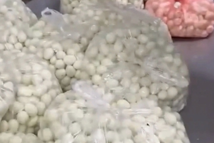 Vụ thịt ôi, trứng hỏng vào trường: Phó Chủ tịch Hà Nội chỉ đạo làm rõ- Ảnh 1.