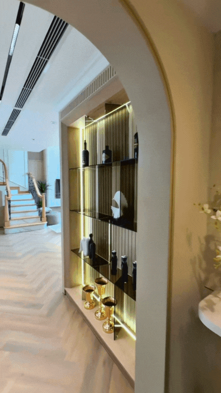 10 nghìn người xuýt xoa trước căn hộ duplex với ban công xanh mướt lưng chừng trời: "Ở chung cư mà sướng hơn cả nhà phố thế này?"- Ảnh 2.