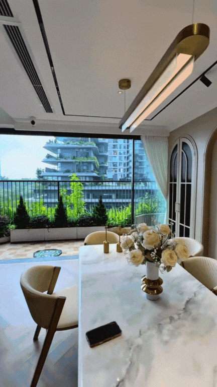 10 nghìn người xuýt xoa trước căn hộ duplex với ban công xanh mướt lưng chừng trời: "Ở chung cư mà sướng hơn cả nhà phố thế này?"- Ảnh 4.