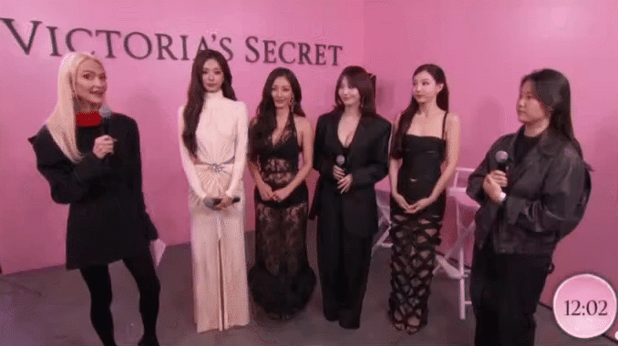 Nhóm nữ hàng đầu Kbiz ê chề vì vô danh ở Mỹ?- Ảnh 1.