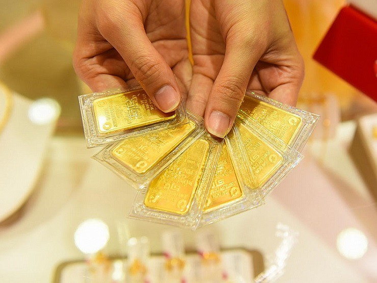 Thấy vàng "leo đỉnh", người đàn ông ở Trung Quốc vay tiền mua vàng rồi mất trắng 6 năm lương chỉ trong một ngày- Ảnh 2.