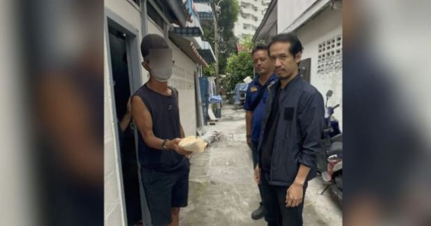 Đang đi đường, người đàn ông sốc nặng khi nhặt được túi tiền mặt hơn 182 triệu đồng- Ảnh 2.