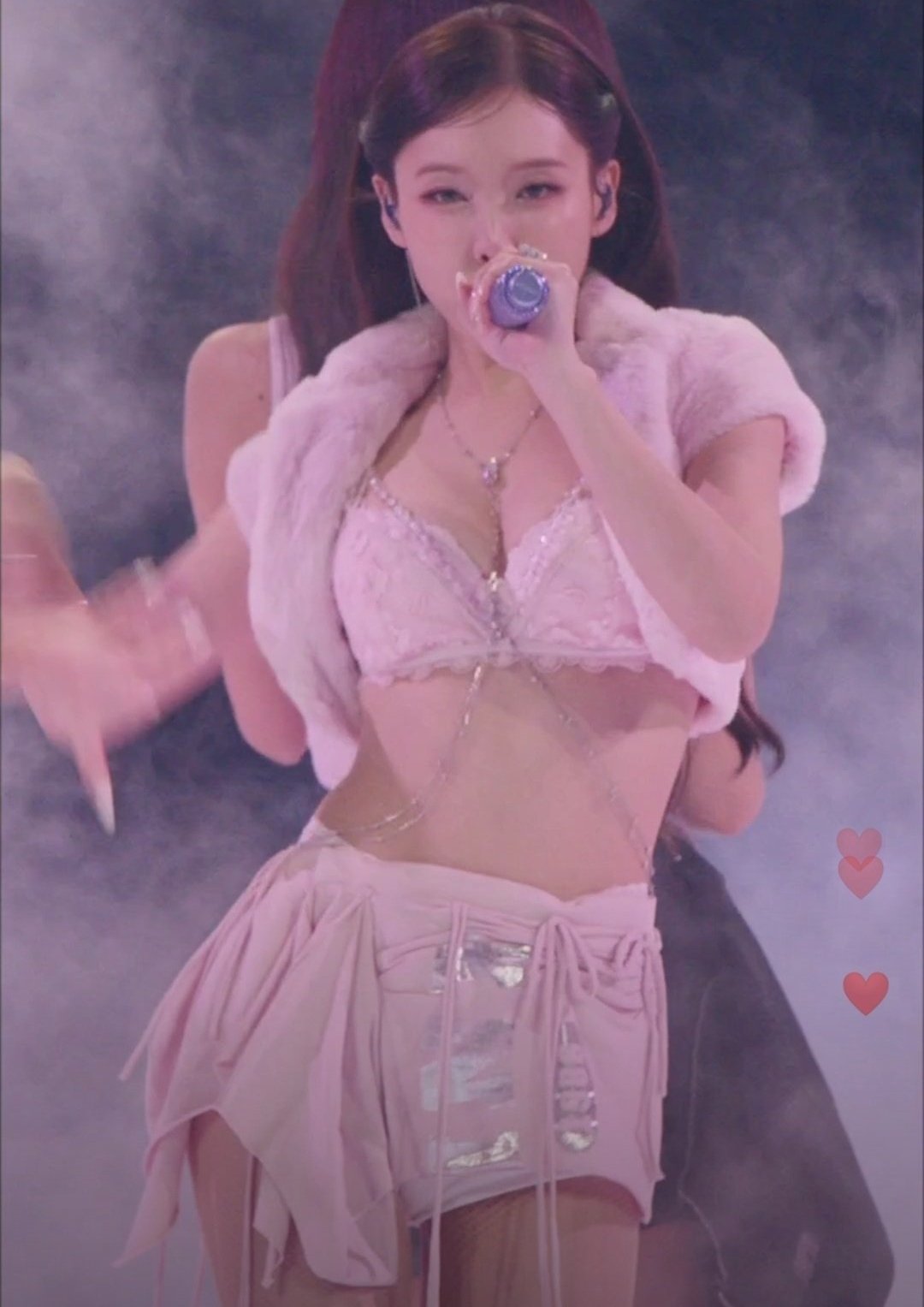 Ngoài màn phô diễn vòng 1 ngồn ngộn, 4 mỹ nhân TWICE chẳng làm được gì tại Victoria's Serect Show!- Ảnh 10.