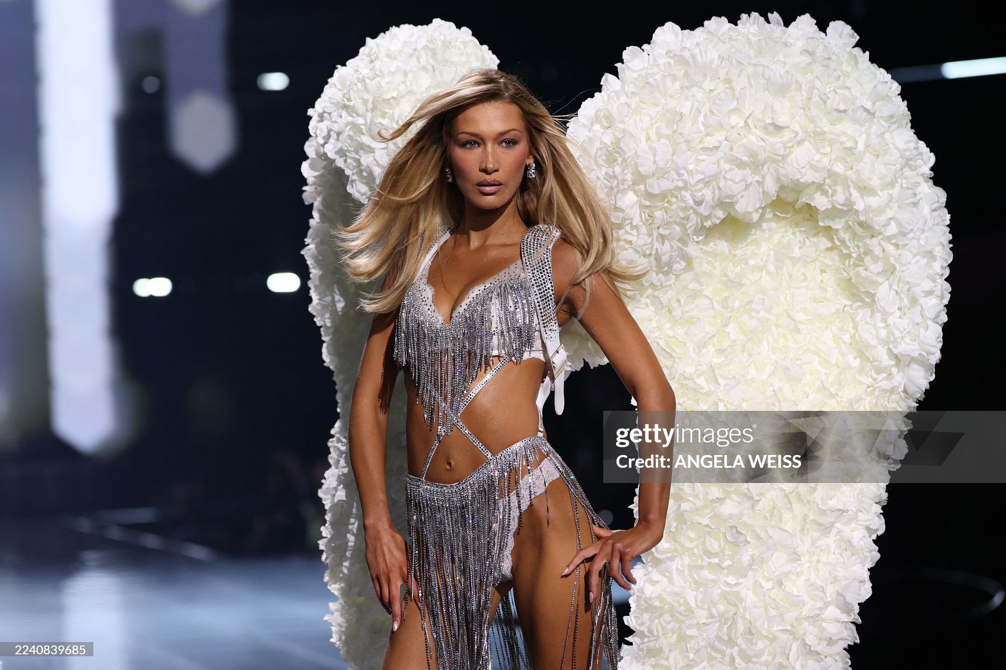45 phút Victoria's Secret Fashion Show 2025: Chỉ chờ một điểm sáng bằng nửa Lisa khi ấy...- Ảnh 30.