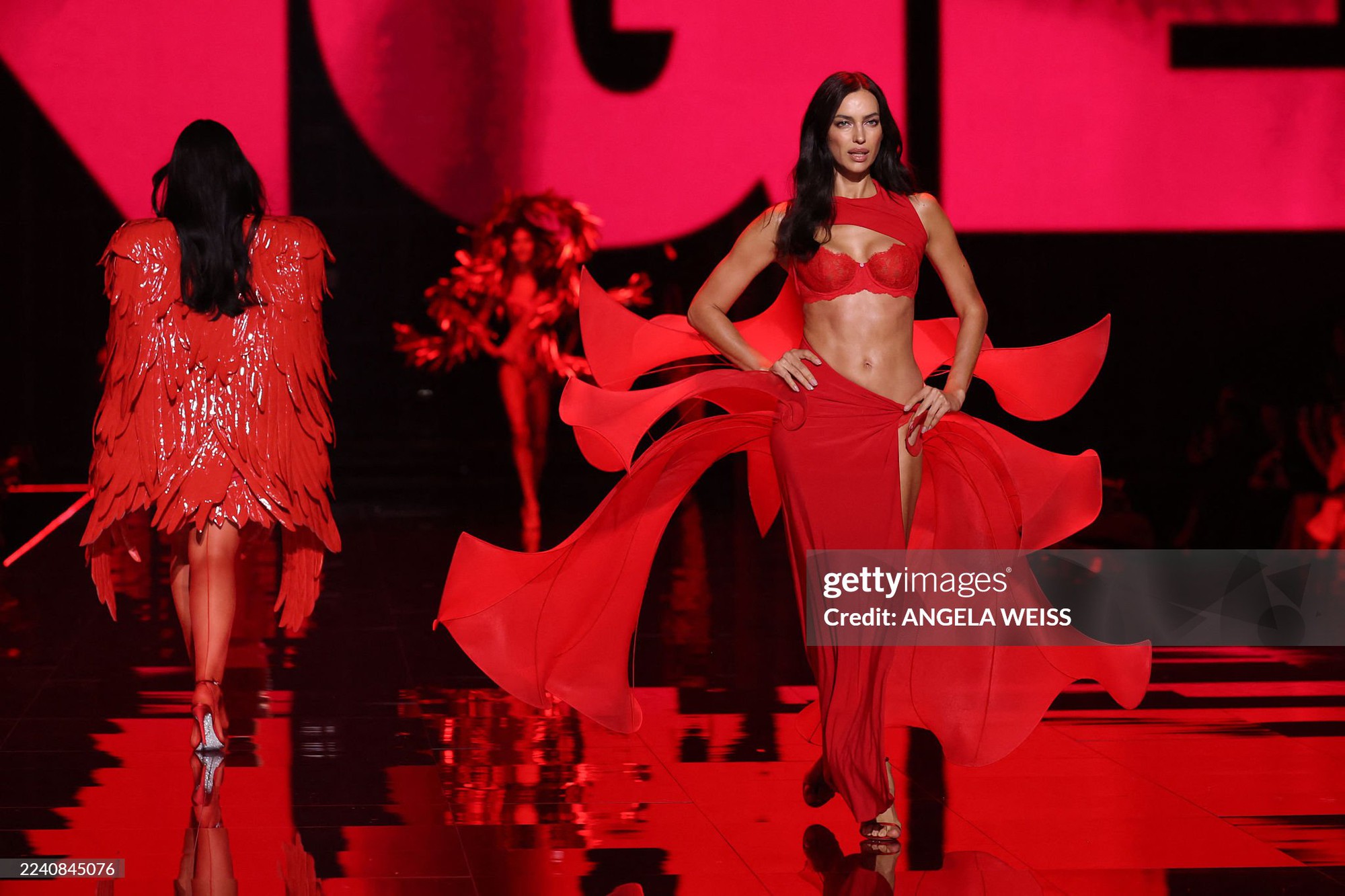45 phút Victoria's Secret Fashion Show 2025: Chỉ chờ một điểm sáng bằng nửa Lisa khi ấy...- Ảnh 20.