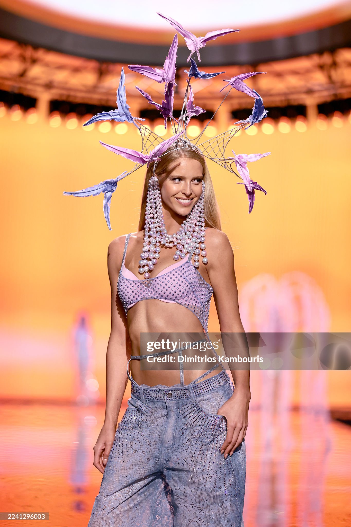 45 phút Victoria's Secret Fashion Show 2025: Chỉ chờ một điểm sáng bằng nửa Lisa khi ấy...- Ảnh 24.
