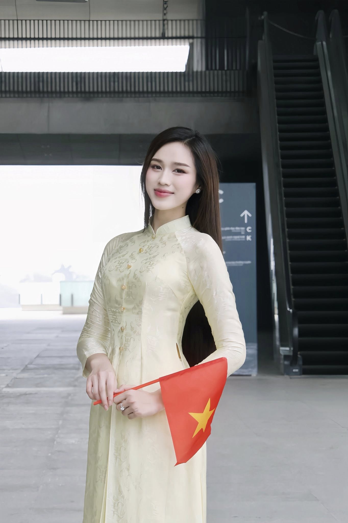 Hoa hậu Đỗ Thị H&agrave; nhuận sắc kh&oacute; tin: Ng&agrave;y n&agrave;o cũng uống 1 loại nước c&acirc;n bằng nội tiết tố vừa gi&agrave;u collagen vừa bổ kh&iacute; huyết- Ảnh 6.