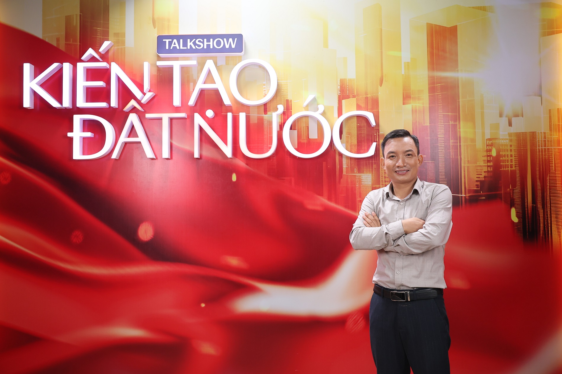 Từ bản thiết kế vẽ trên nền đất bờ ruộng tới xưởng chế tác nông cụ, sức sáng tạo của anh nông dân làm nên điều không tưởng- Ảnh 1.