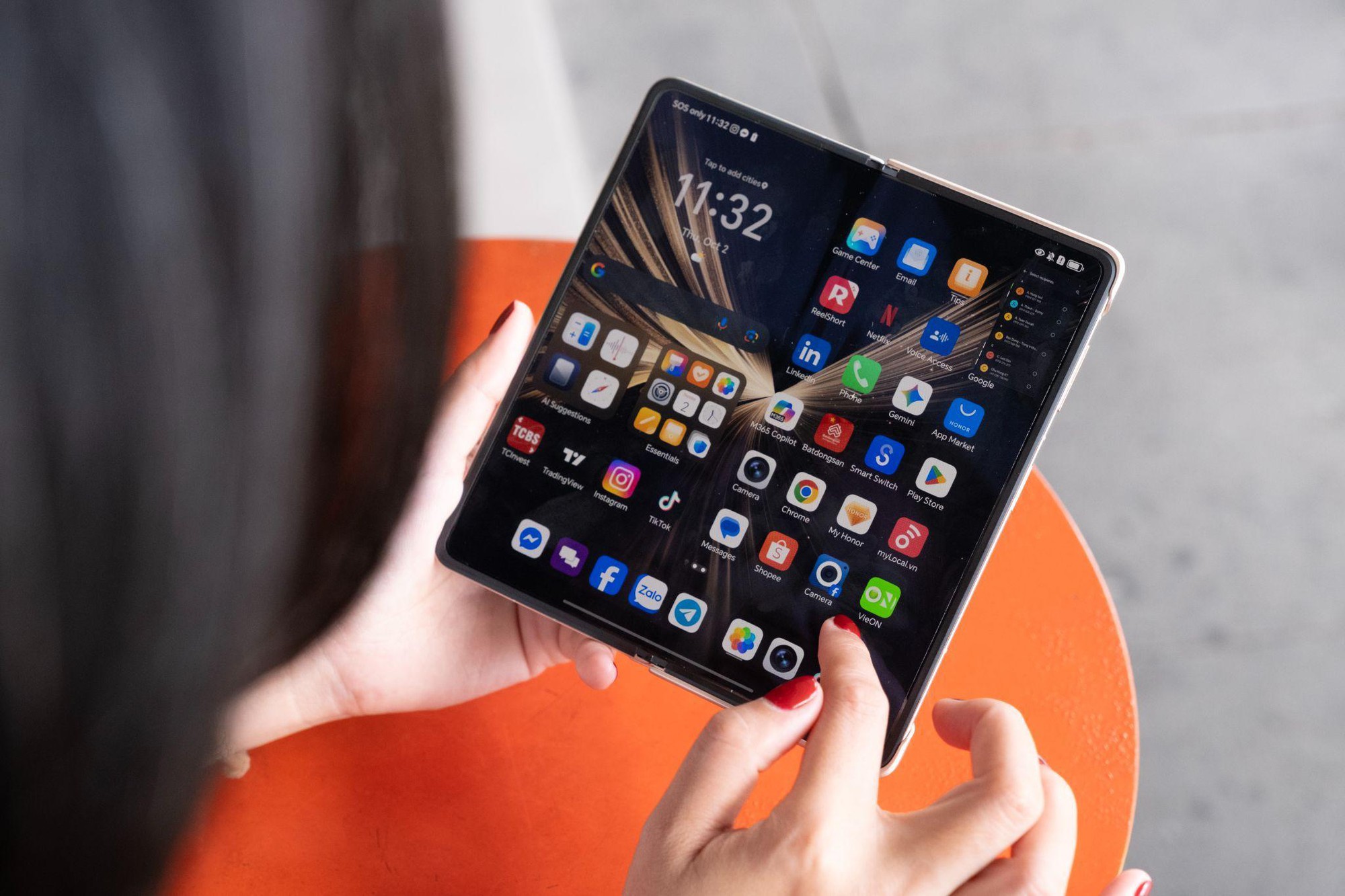 Cuộc đua điện thoại gập 2025: Khi HONOR Magic V5 khẳng định vị thế mỏng nhưng không đánh đổi- Ảnh 2.