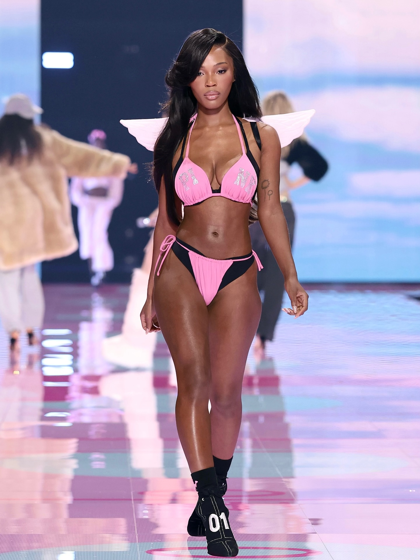 1 thiên thần Victoria's Secret có quá khứ khét tiếng- Ảnh 1.