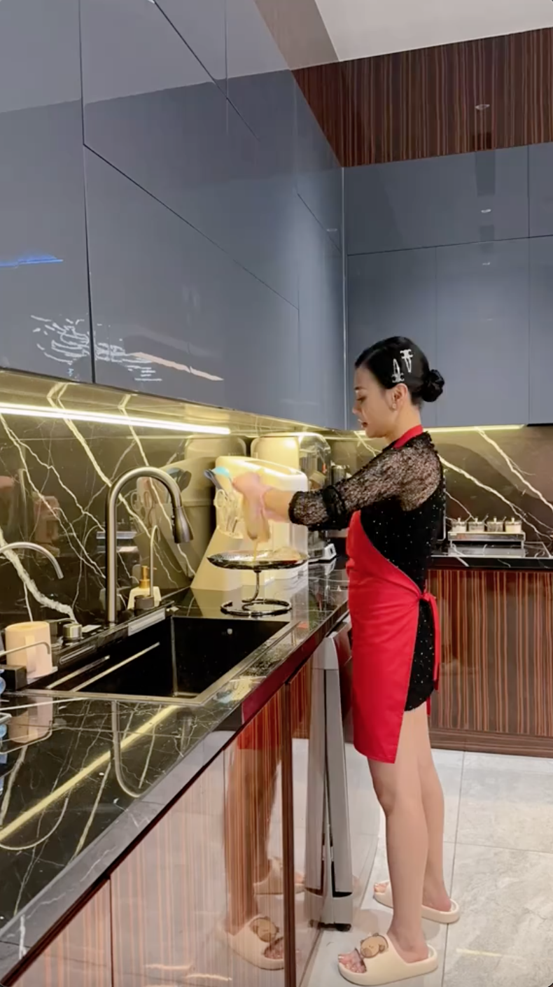 Phương Oanh trích xuất camera, trong nhà có 2 người- Ảnh 6.