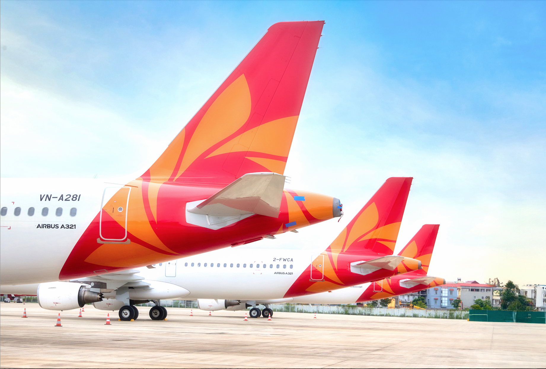 Đồng phục của Sun PhuQuoc Airways gây chú ý ngay khi vừa ra mắt- Ảnh 2.