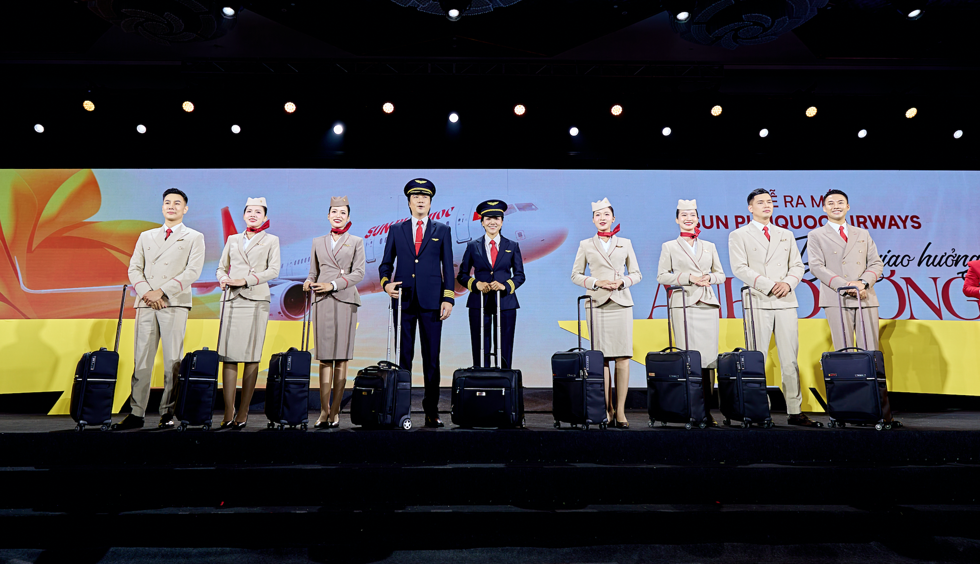 Đồng phục của Sun PhuQuoc Airways gây chú ý ngay khi vừa ra mắt- Ảnh 3.