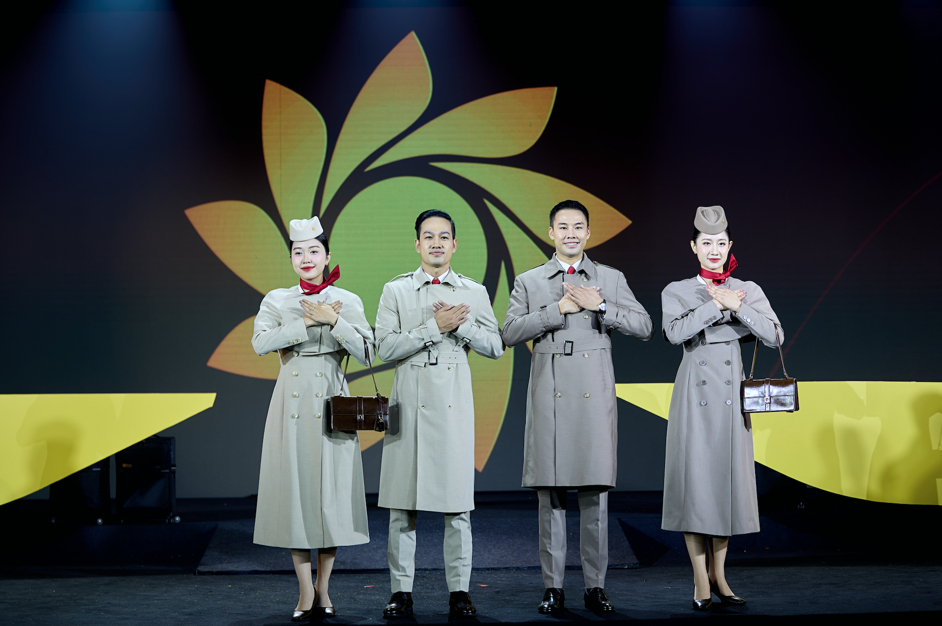 Đồng phục của Sun PhuQuoc Airways gây chú ý ngay khi vừa ra mắt- Ảnh 4.