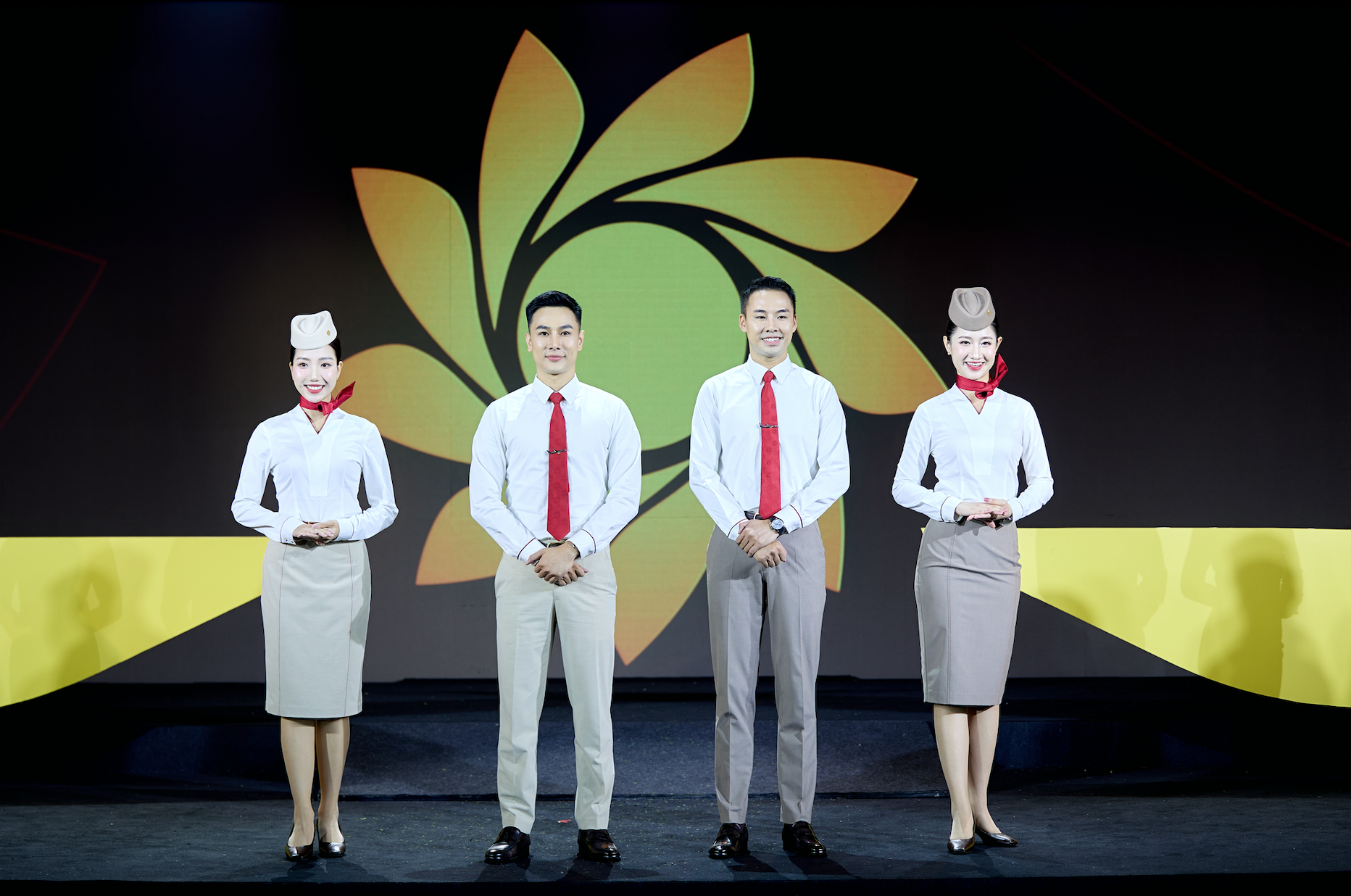 Đồng phục của Sun PhuQuoc Airways gây chú ý ngay khi vừa ra mắt- Ảnh 5.