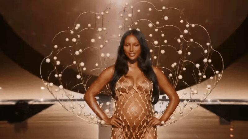 45 phút Victoria's Secret Fashion Show 2025: Chỉ chờ một điểm sáng bằng nửa Lisa khi ấy...- Ảnh 1.