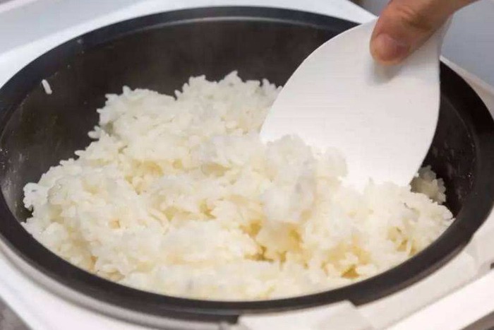 Nấu cơm chỉ cho nước thì quá xoàng: Thêm 2 thứ này, cơm dẻo thơm ngon gấp 10- Ảnh 4.