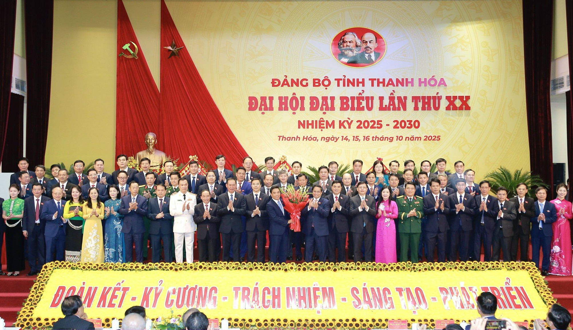 Chân dung nữ Tỉnh ủy viên trẻ nhất tỉnh Thanh Hóa nhiệm kỳ 2025-2030- Ảnh 2.