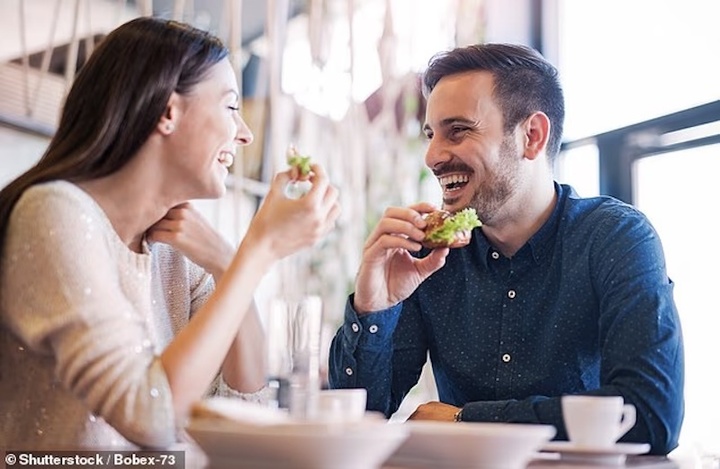 Chuyên gia chỉ ra bí quyết ăn sáng của những người sống thọ trên 100 tuổi- Ảnh 1.