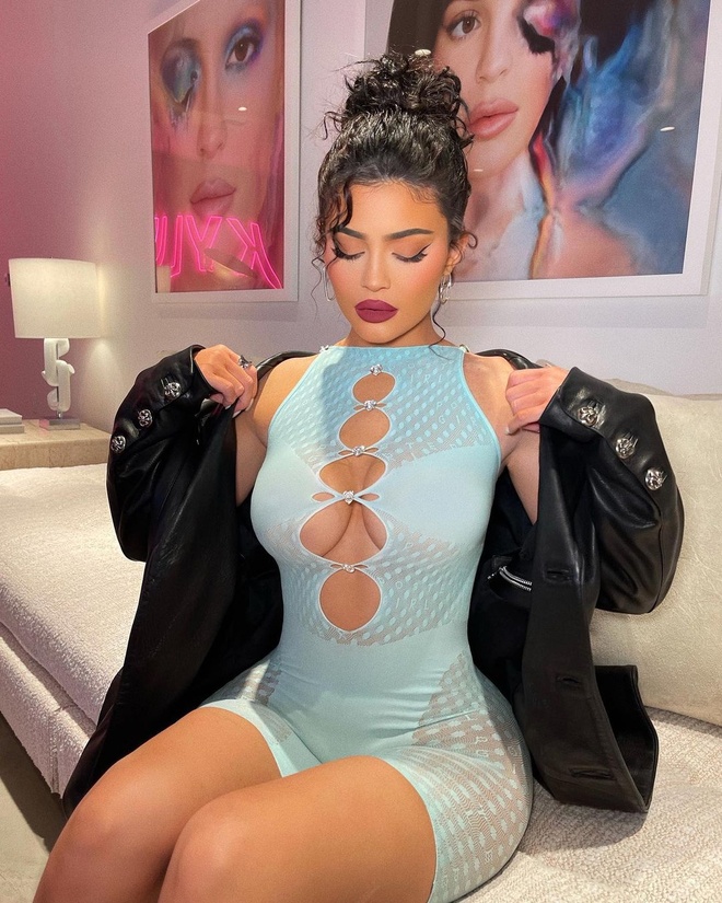 Kylie Jenner vẫn hở, nhưng sang hơn 10 năm trước!- Ảnh 11.