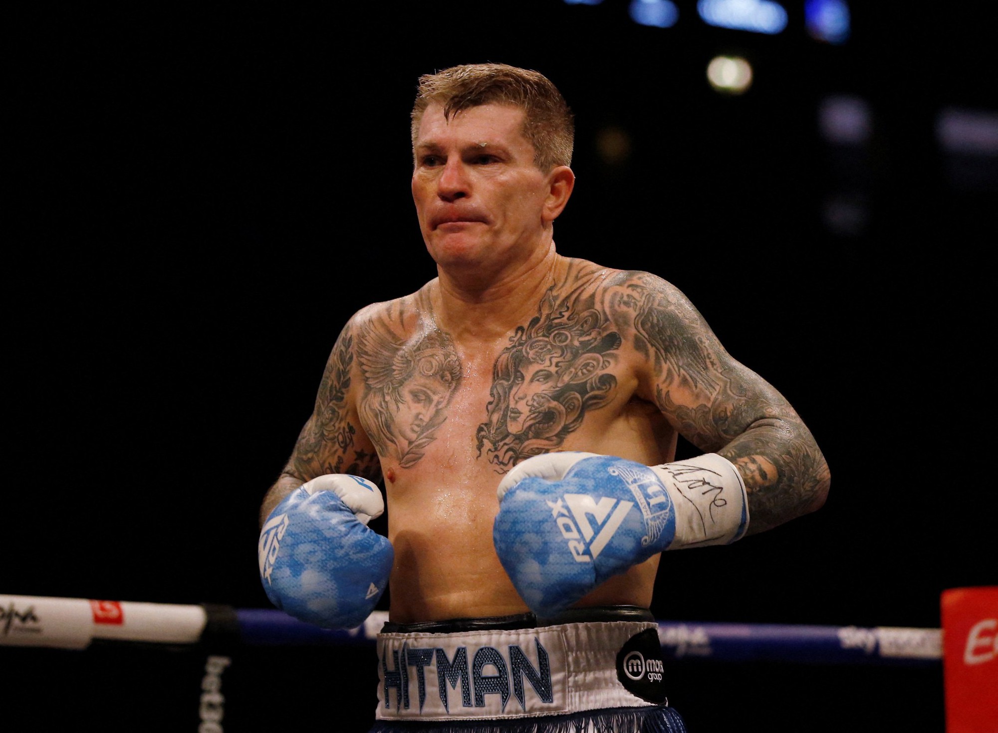 Nhà vô địch boxing Ricky Hatton treo cổ tại biệt thự 60 tỷ: Con trai xúc động bật khóc hé lộ mọi điều- Ảnh 1.