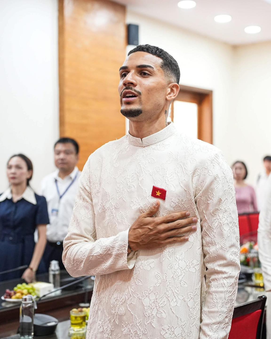 Đỗ Hoàng Hên trong lễ nhập tịch Việt Nam