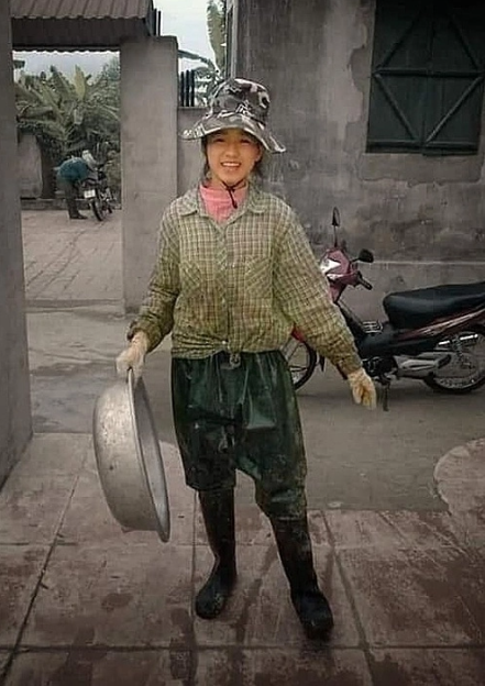 Hoa hậu Đỗ Thị Hà từng bật khóc khi nhìn 1 bức ảnh, xem mà phải khen: Cha mẹ dạy thật khéo!- Ảnh 2.