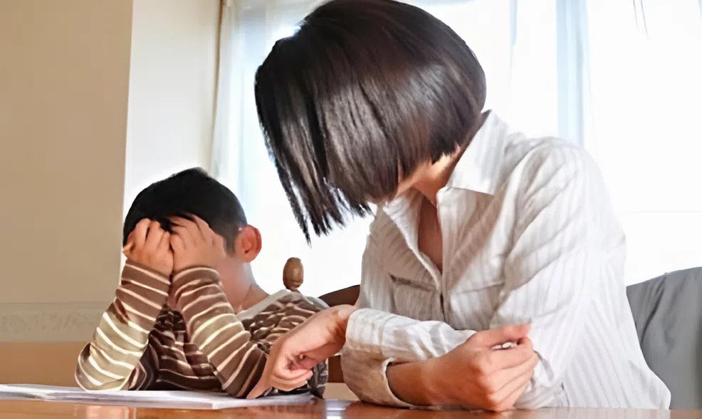 Nghiên cứu phát hiện: 1 yếu tố liên quan đến công việc của bố dễ khiến mẹ... nảy sinh hành vi bạo lực với con!- Ảnh 1.