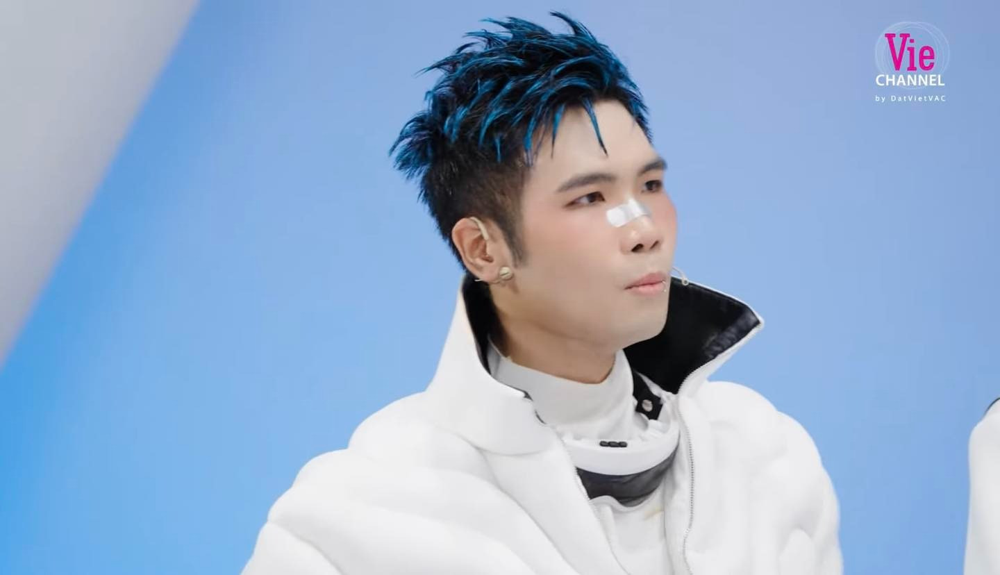 Xin đừng điểm phấn tô son lòe loẹt cho dàn Anh trai say hi- Ảnh 9. Xin đừng điểm phấn tô son lòe loẹt cho dàn Anh trai say hi- Ảnh 9.