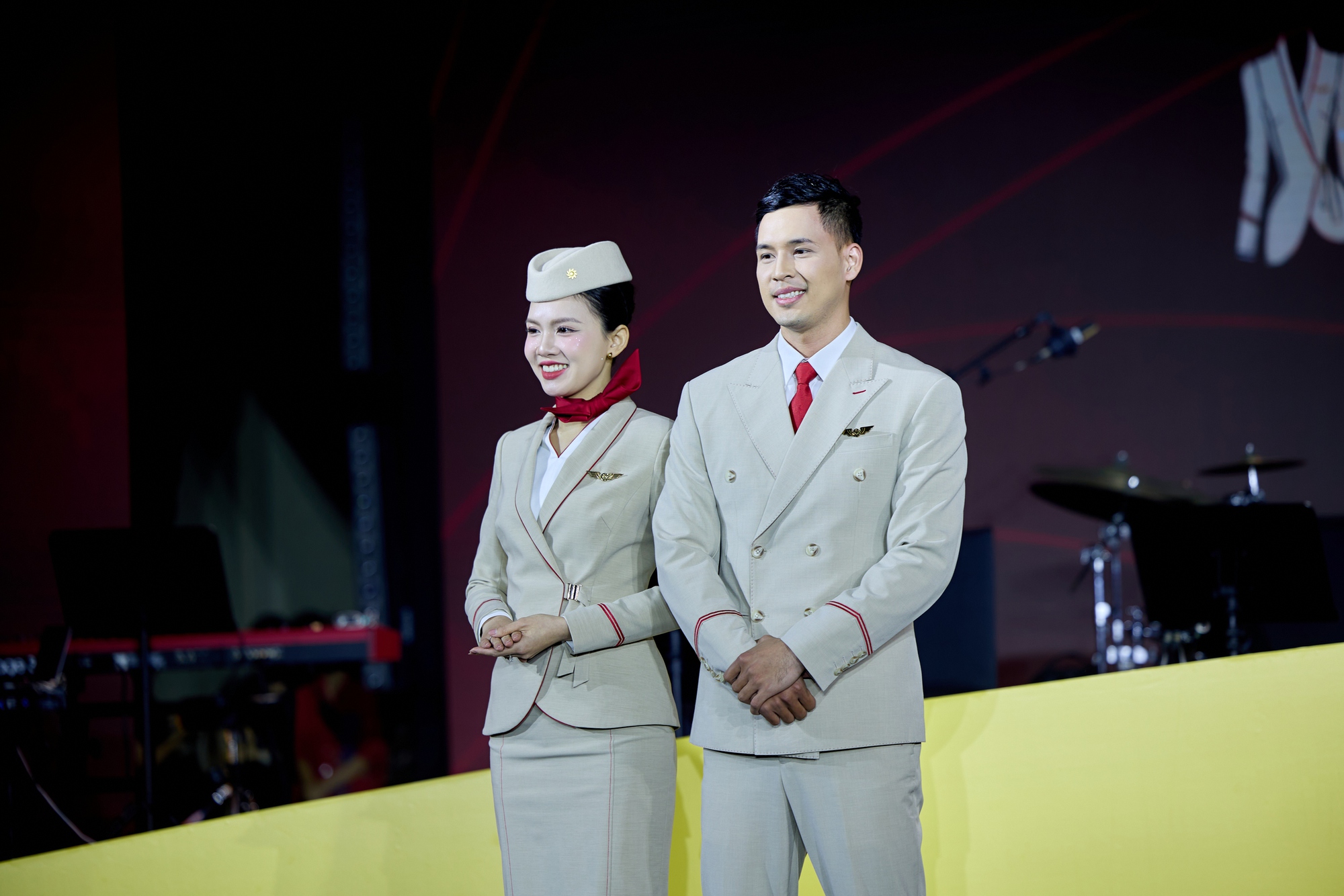 Hãng hàng không mới của Việt Nam ra mắt đồng phục cho tiếp viên, dân tình khen nức nở- Ảnh 3. Hãng hàng không mới của Việt Nam ra mắt đồng phục cho tiếp viên, dân tình khen nức nở- Ảnh 3.