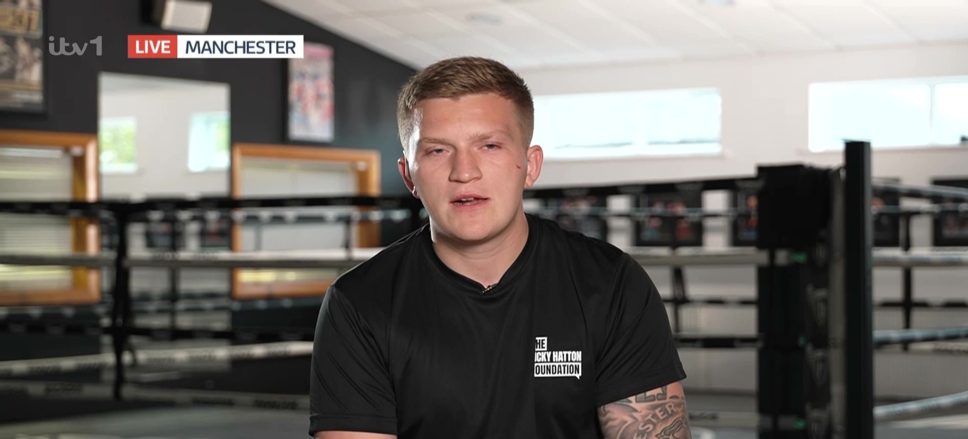 Nhà vô địch boxing Ricky Hatton treo cổ tại biệt thự 60 tỷ: Con trai xúc động bật khóc hé lộ mọi điều- Ảnh 2.