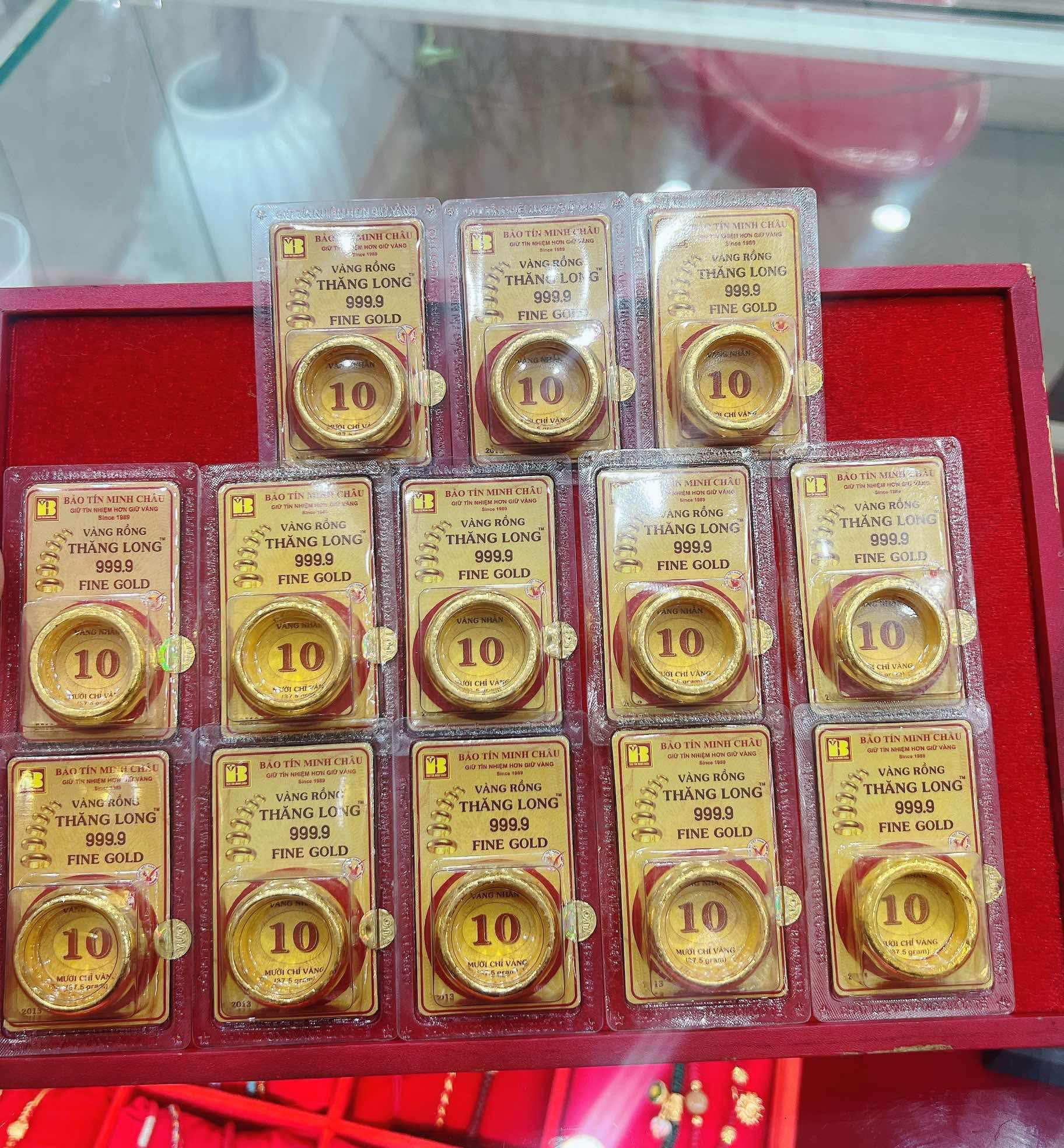Mang 10 chỉ vàng đi bán ngày giá lập đỉnh, người phụ nữ ở Hà Nội gặp cảnh sợ hãi, "quay xe" vội- Ảnh 2.
