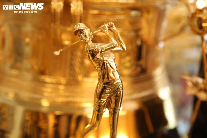 Qu&agrave; 20/10 độc lạ: T&ugrave;ng bonsai mạ v&agrave;ng đắt đỏ, hoa Pickleball lần đầu xuất hiện- Ảnh 2.