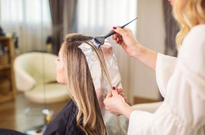 Người phụ nữ 20 tuổi bị viêm thận vì làm việc giới trẻ ưa thích- Ảnh 1.