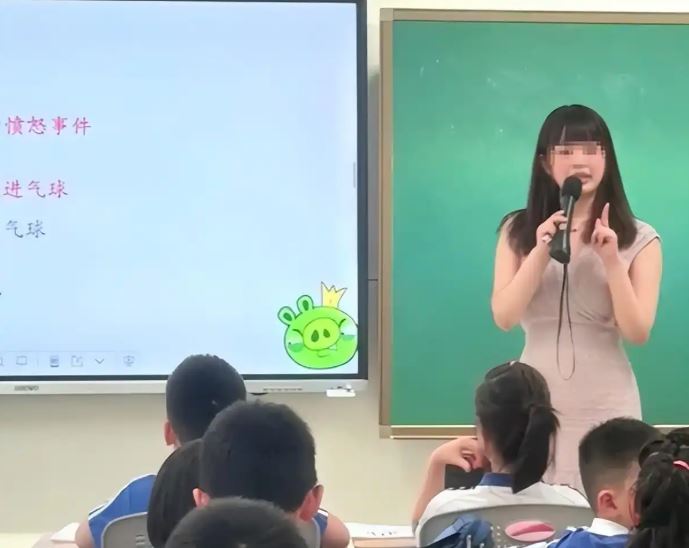 Chỉ vì chiếc váy này mà cô giáo bị chê "ăn mặc phản cảm", nhiều người lên tiếng bênh: Bớt soi mói, để giáo viên "thở" với!- Ảnh 1.