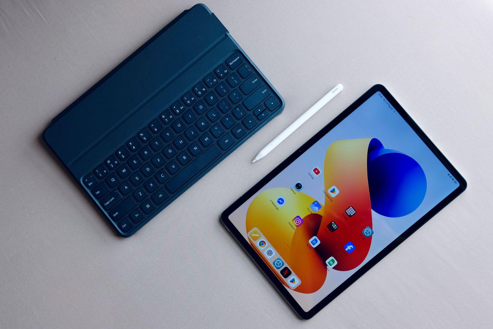 Trải nghiệm giải trí đỉnh cao cùng REDMI Pad 2 Pro: Pin 12.000mAh, màn lớn, âm thanh sống động- Ảnh 1.