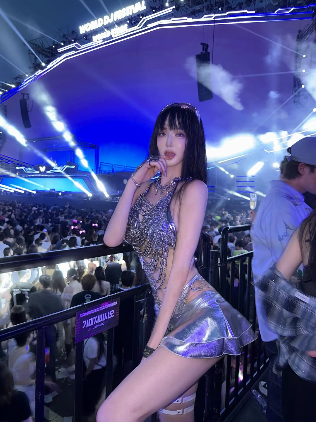 Nữ DJ khiến fan 