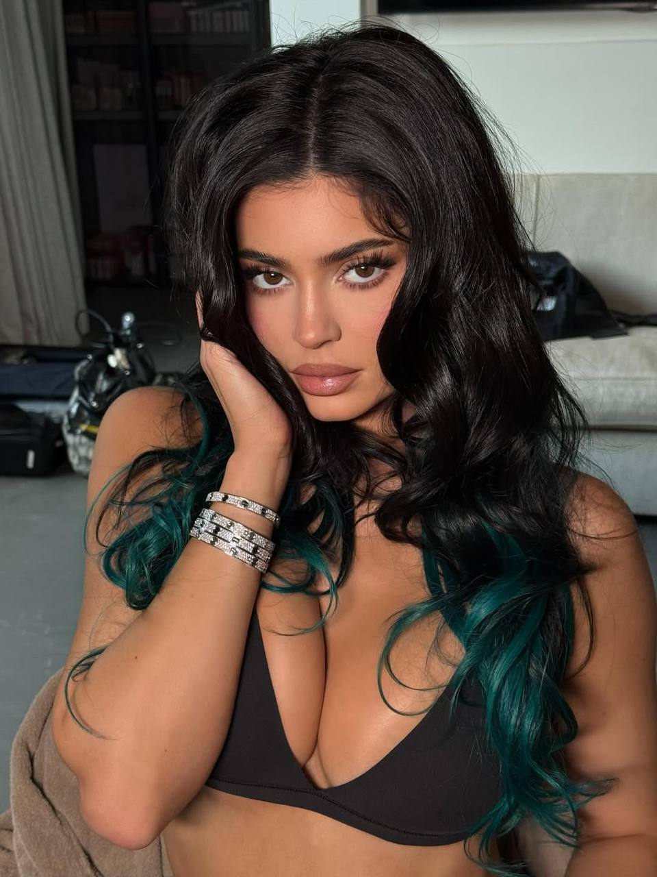 Kylie Jenner vẫn hở, nhưng sang hơn 10 năm trước!- Ảnh 4.