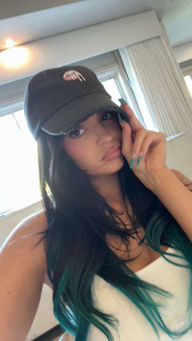 Kylie Jenner vẫn hở, nhưng sang hơn 10 năm trước!- Ảnh 8.