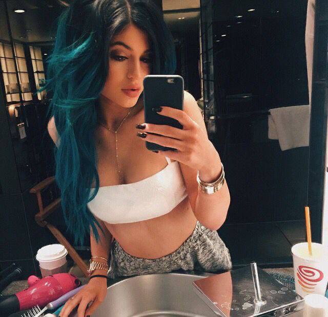 Kylie Jenner vẫn hở, nhưng sang hơn 10 năm trước!- Ảnh 7.