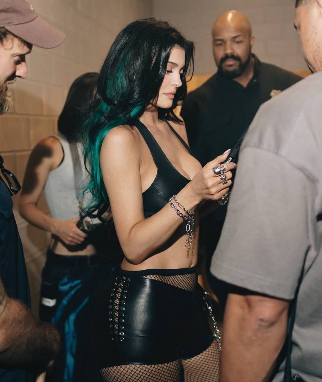 Kylie Jenner vẫn hở, nhưng sang hơn 10 năm trước!- Ảnh 6.