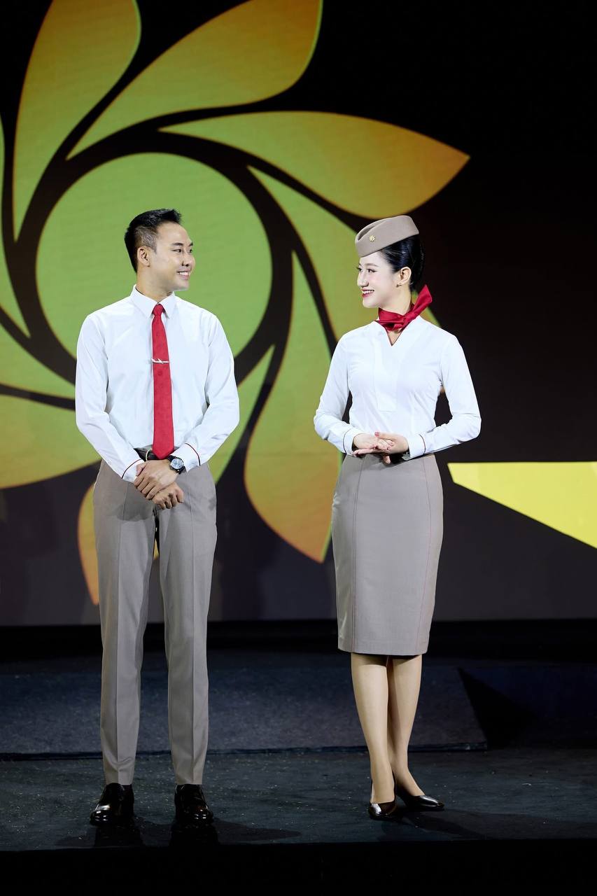 Hãng hàng không mới của Việt Nam ra mắt đồng phục cho tiếp viên, dân tình khen nức nở- Ảnh 4. Hãng hàng không mới của Việt Nam ra mắt đồng phục cho tiếp viên, dân tình khen nức nở- Ảnh 4.