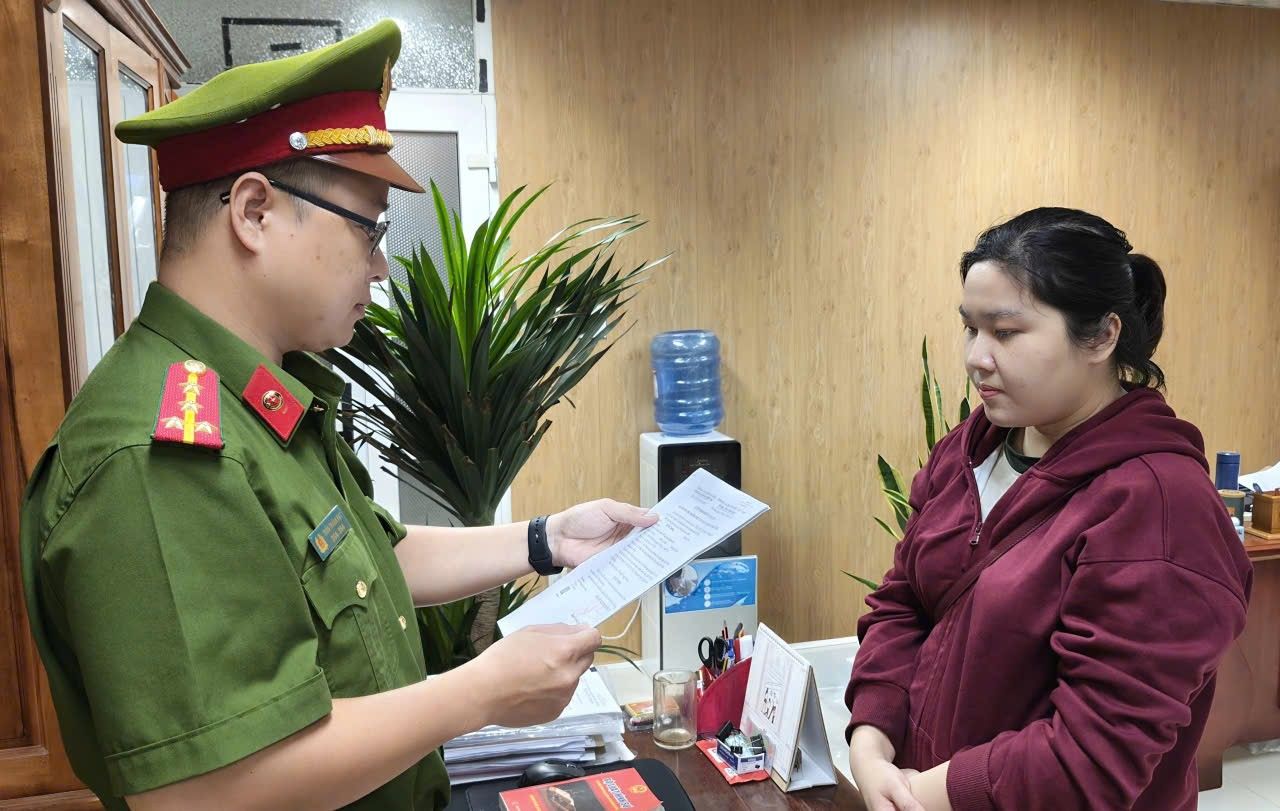Khởi tố nữ nhân viên ngân hàng Đỗ Hà Thương- Ảnh 1.
