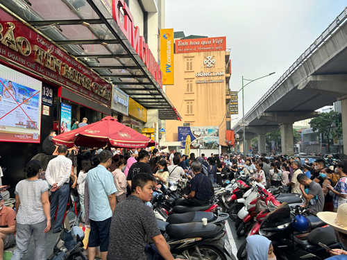 Mở sàn giao dịch vàng để ổn định thị trường- Ảnh 1.